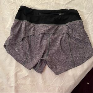 Lululemon Mid-Rise 4” short size 4